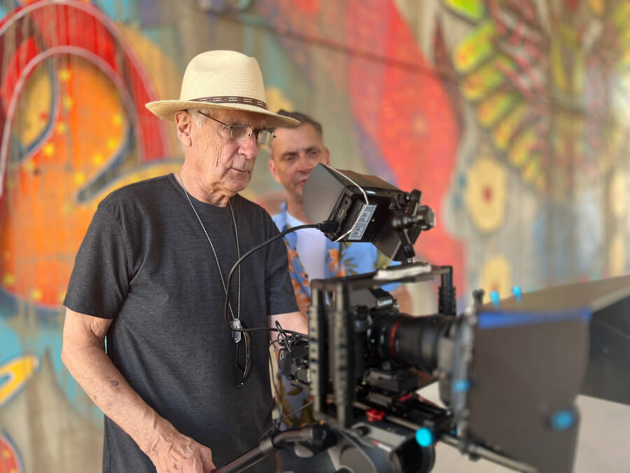 Behind the scenes The Chicago Connection