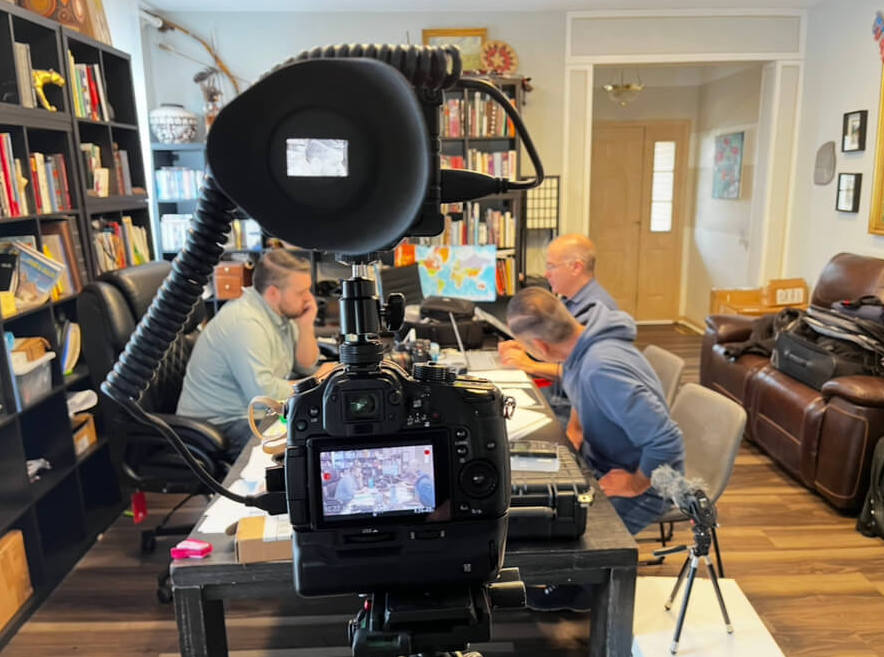 Behind the scenes The Chicago Connection - May